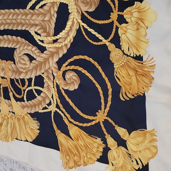 Authentic Dior oversized silk scarf - Picture 5 of 9